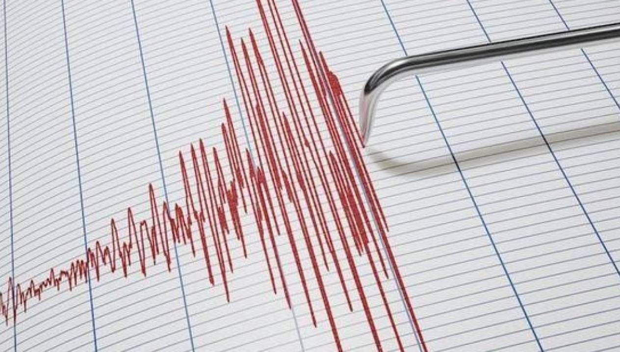 ege denizinde 51 buyuklugunde deprem VJrKaiZs