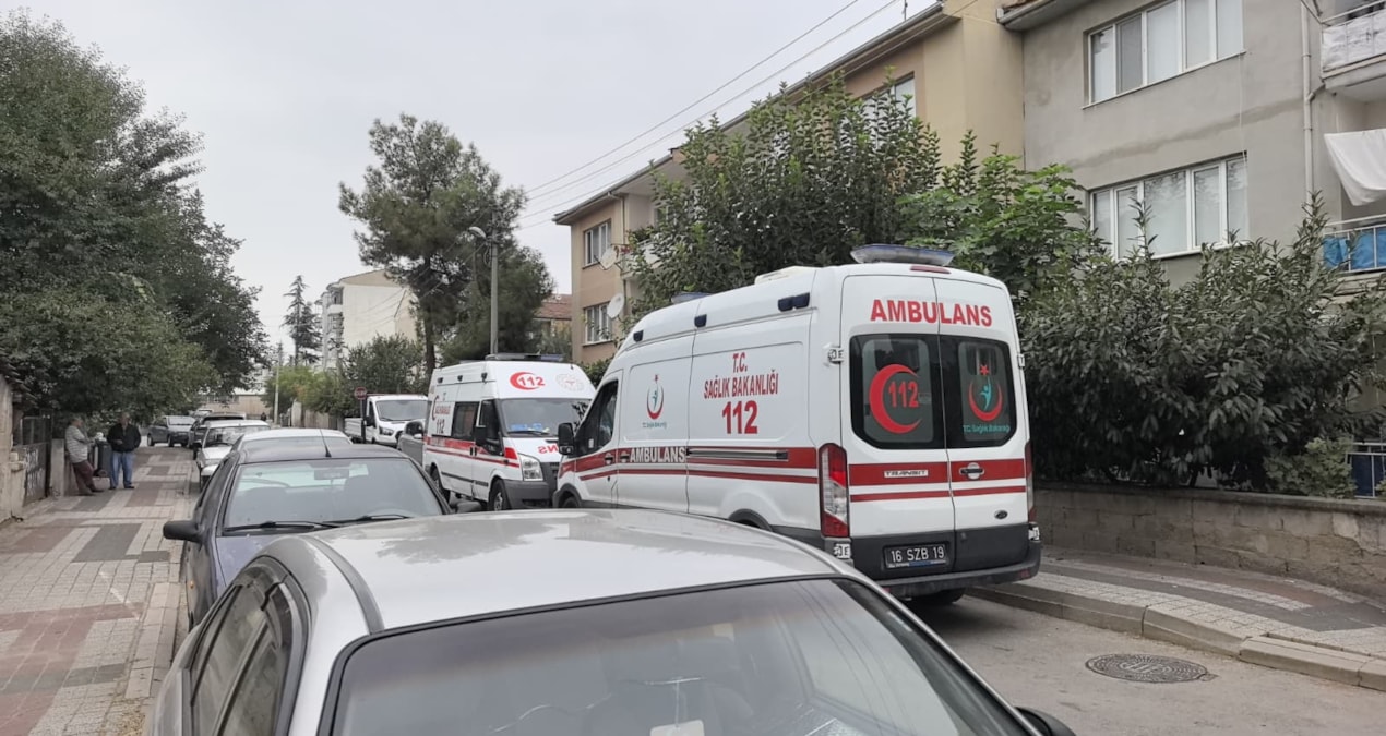 haber alamayinca balkondan eve girdikleri komsularini olu buldular gVCVu5ig