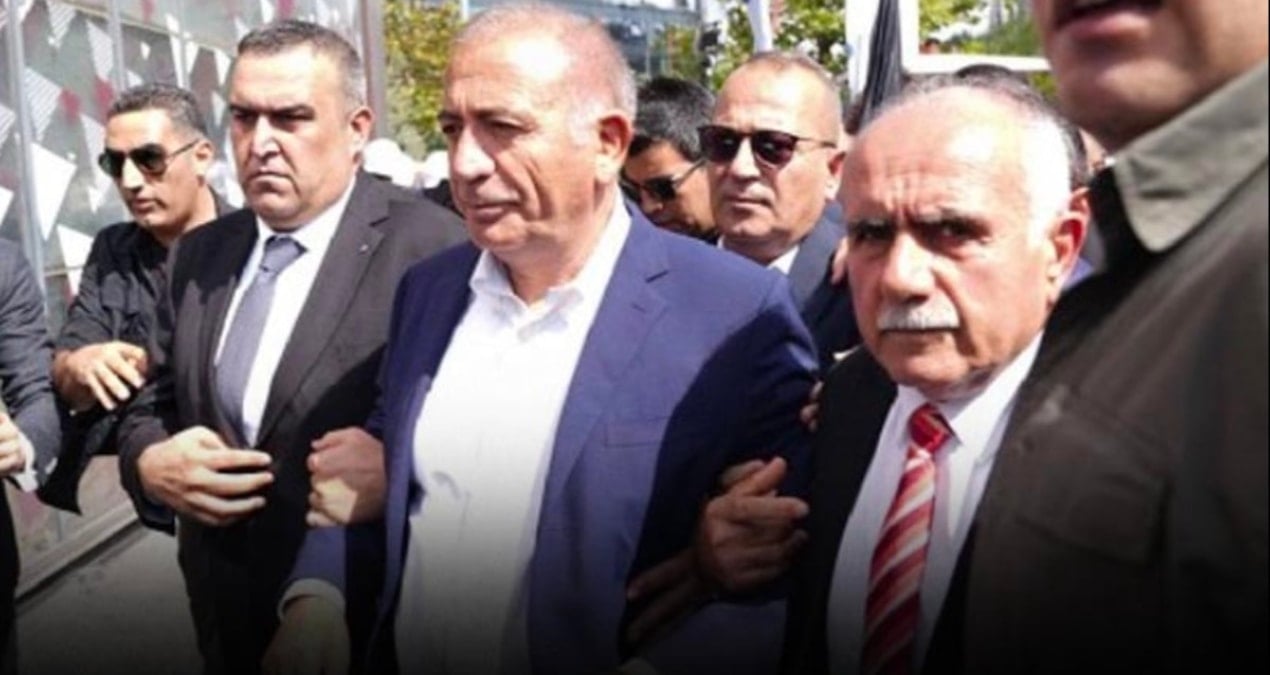 Kayyum Gürsel Tekin’e YSK’dan soğuk duş! Oy kullanamayacak kayyum gursel tekine yskdan soguk dus oy kullanamayacak DcizLi6V