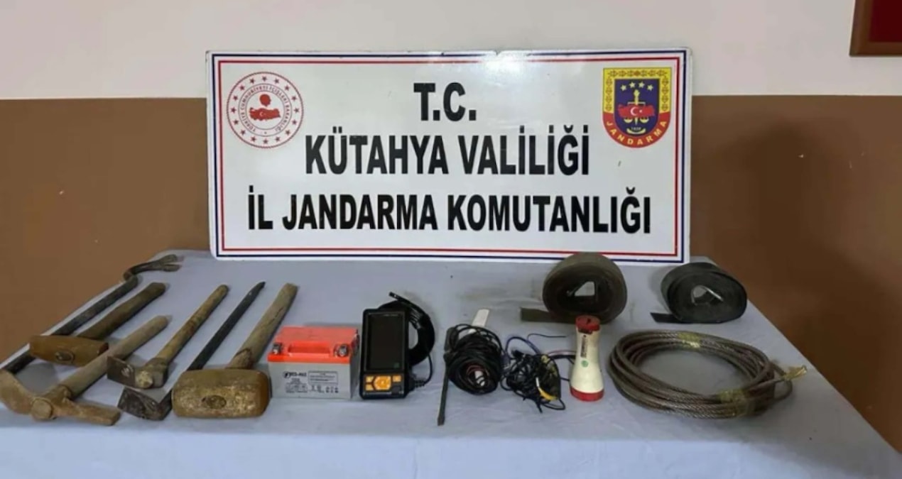 Kütahya’da kaçak kazı yapan 6 şüpheli yakalandı kutahyada kacak kazi yapan 6 supheli yakalandi uvjVhy24