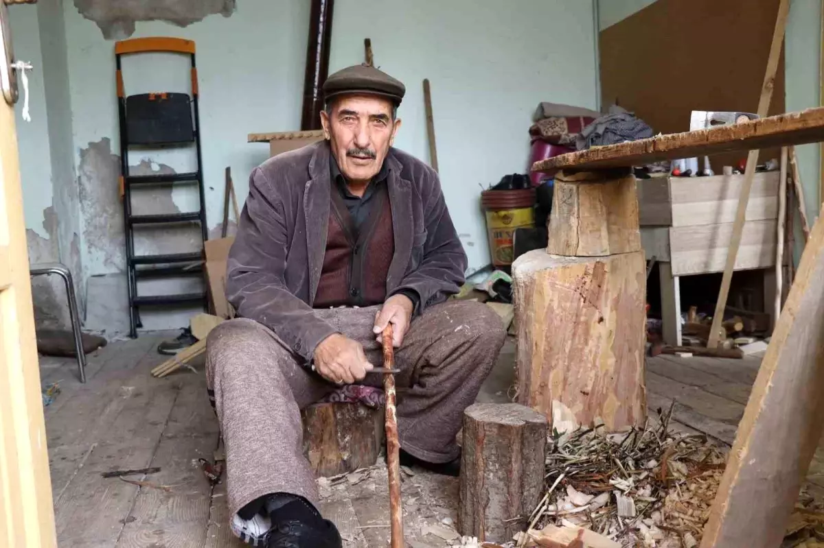 79 yasindaki adamin tahta ile hayat mucadelesi EICNi1Ij.jpg