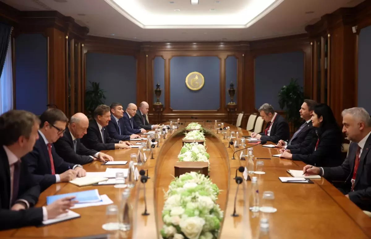 bakan bayraktardan gazprom ile gorusme lLCqL3yg.jpg