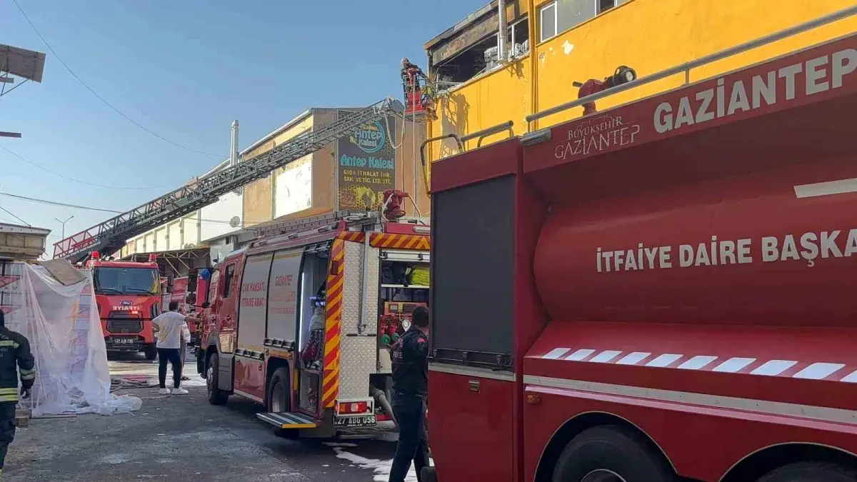 gaziantepte gida deposunda yangin NznqEVbf