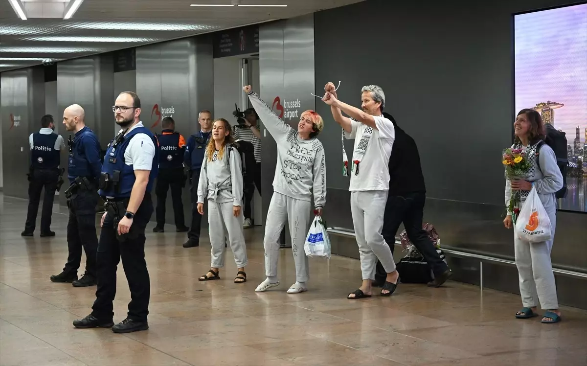 kuresel sumud filosu aktivistleri brukselde C93UU2yU