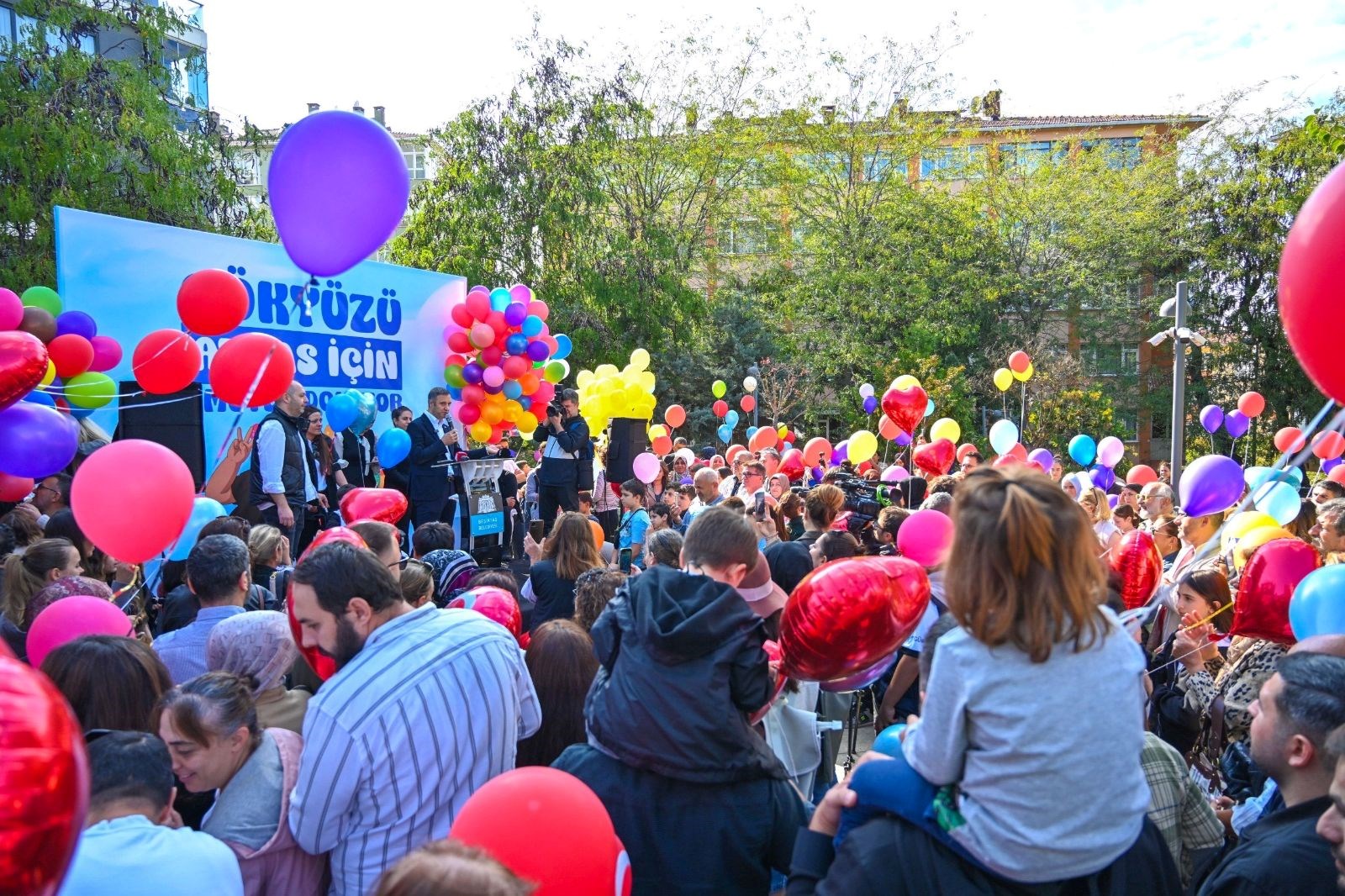 losemiyi 2nci kez yenen atlas icin balonlar gokyuzune birakildi 4VpmGvmT