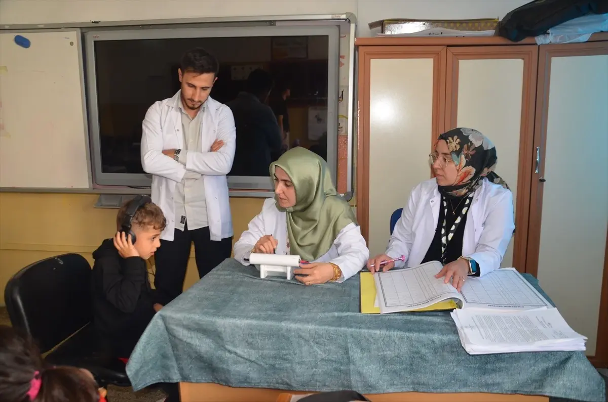 musta ogrencilere isitme testi uygulaniyor zCx4HuP5.jpg