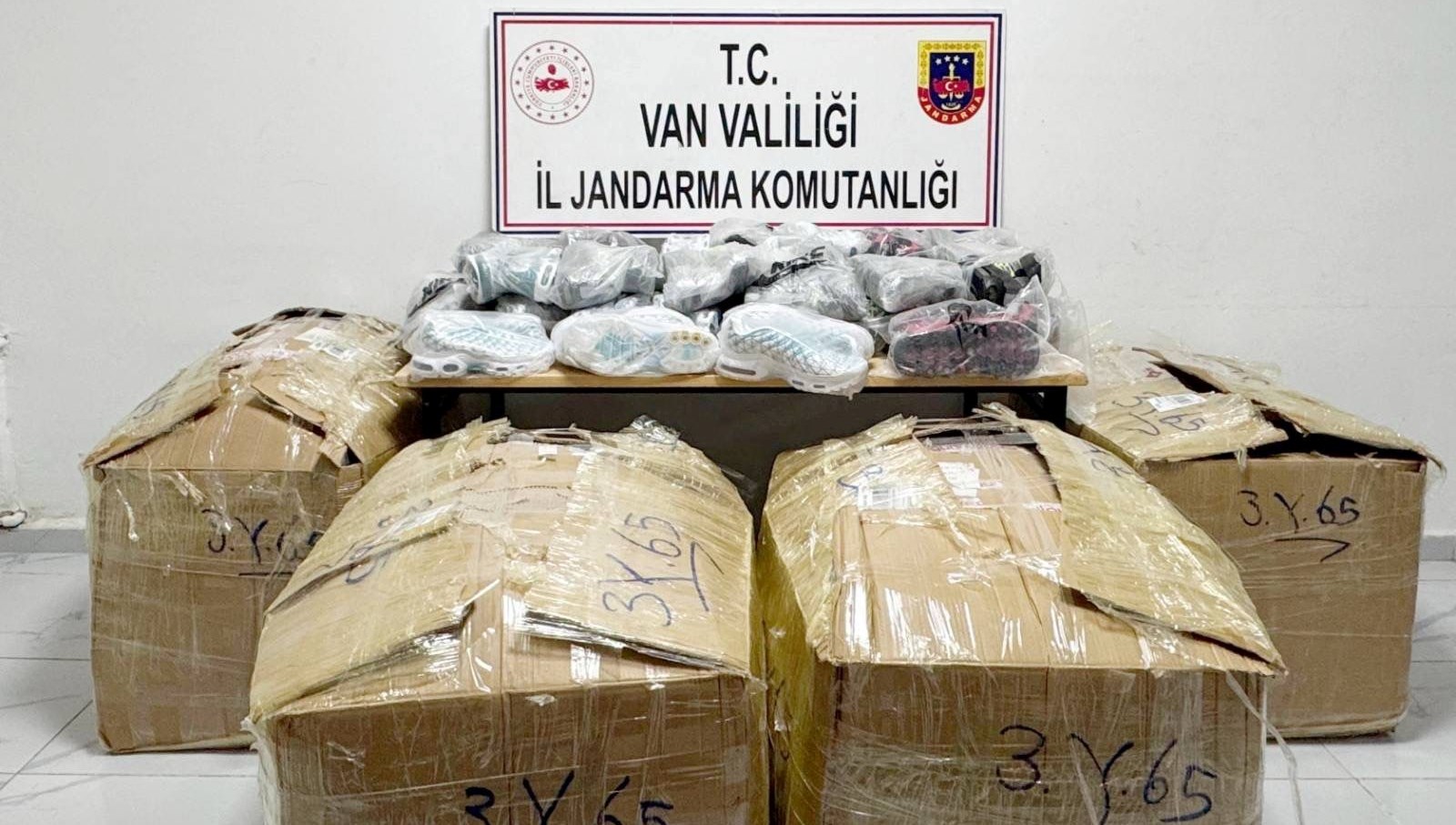 piyasa degeri 1 milyon 235 bin liravanda gumruk kacagi operasyonu Cy274mHH.jpg