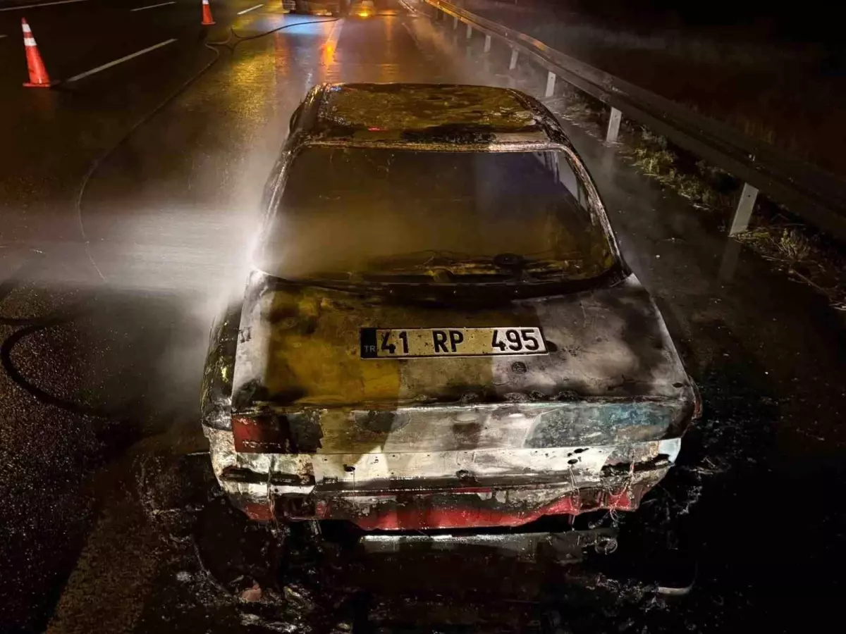 tem otoyolunda yangin bir otomobil kul oldu mb6fvxAs.jpg