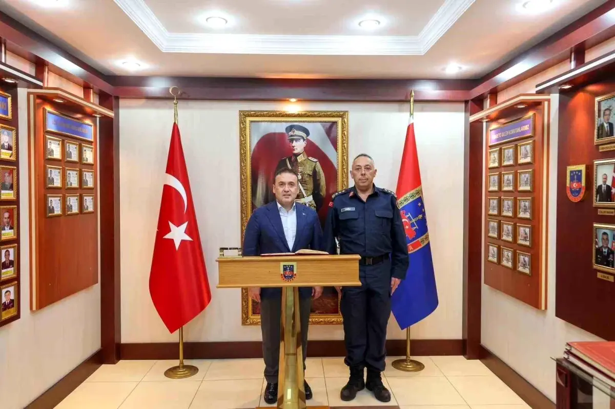 vali sozer jandarma ile bir araya geldi KLbUMfXe.jpg