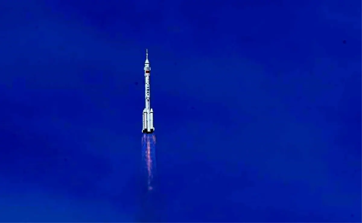 Çin Shenzhou-22’yi Uzaya Gönderdi