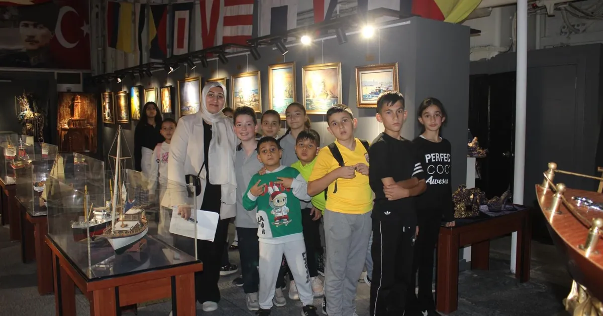 izmirli ogrenciler dil becerilerini gezerek pekistiriyor msNkn1J3.webp