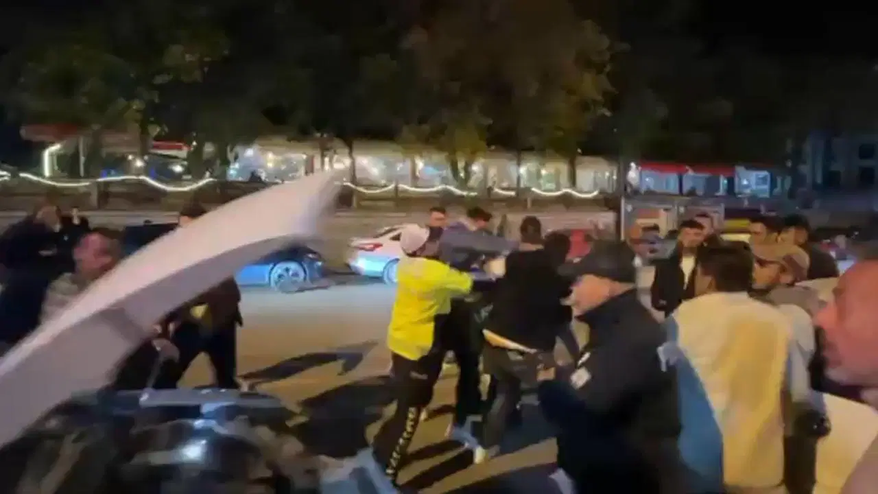 kaza sonrasi tekme ve yumruklar havada ucustu SWGpfveW.jpg