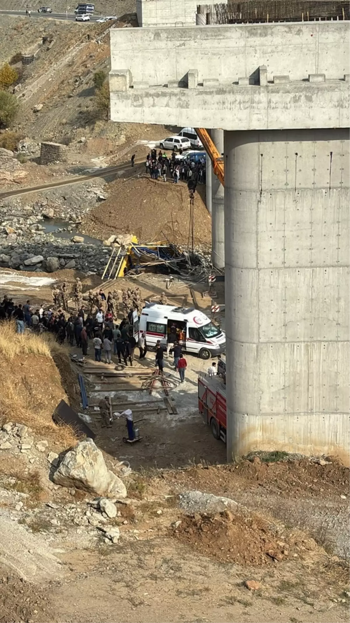 Kulp’ta Köprü İskelesi Çöktü: 3 İşçi Hayatını Kaybetti