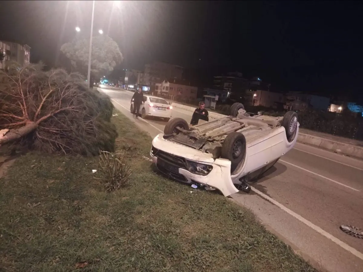 Samsun’da otomobil kaza yaptı, sürücü yaralandı