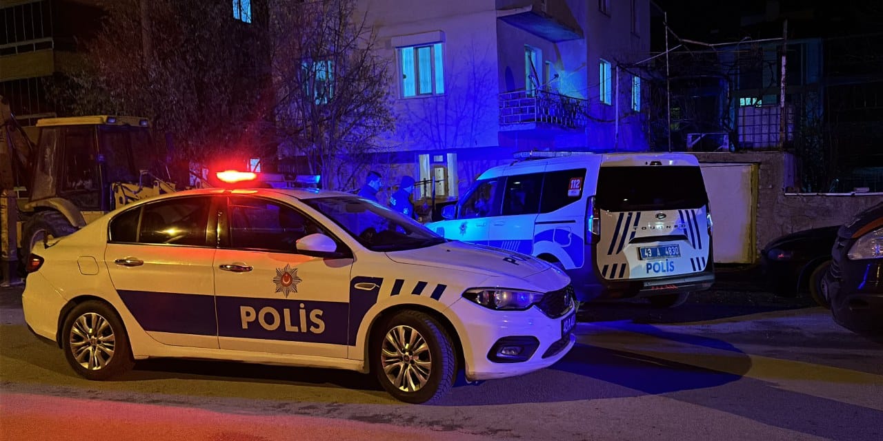 Annesini silahla tehdit eden babasını darbetti!