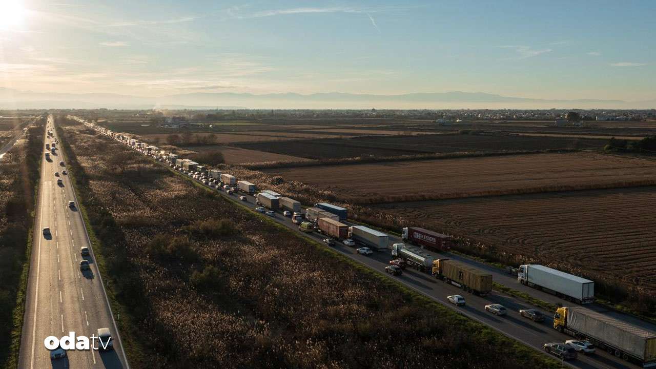 Komşu’da isyan: Yolları kapattılar