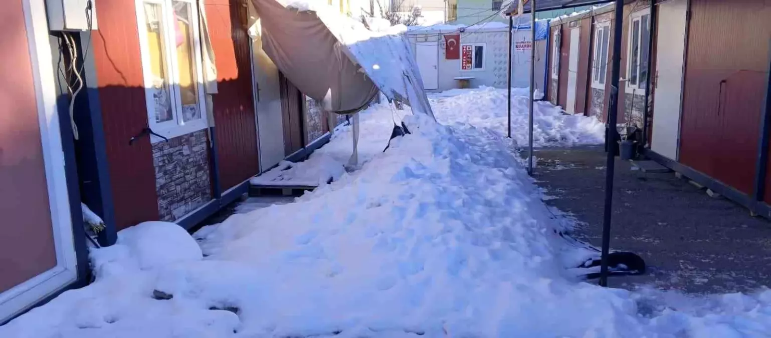 Gölbaşı’nda Kar Yağışı Çökmelere Neden Oldu