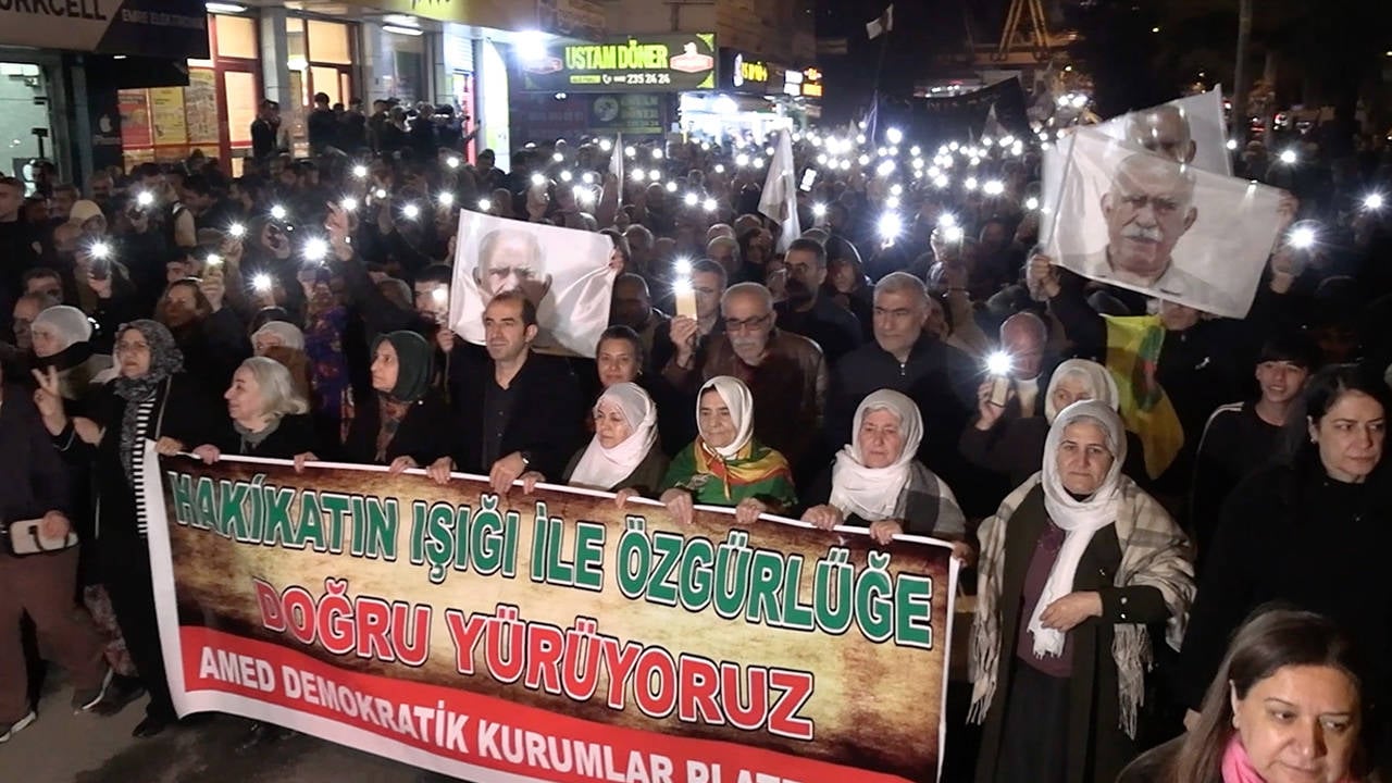 Öcalan’ın Türkiye’ye getirilişinin yıldönümünde Diyarbakır’da protesto yürüyüşü