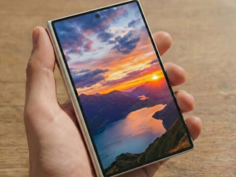 One UI 9 kodlarından çok farklı bir katlanabilir Samsung modeli çıktı